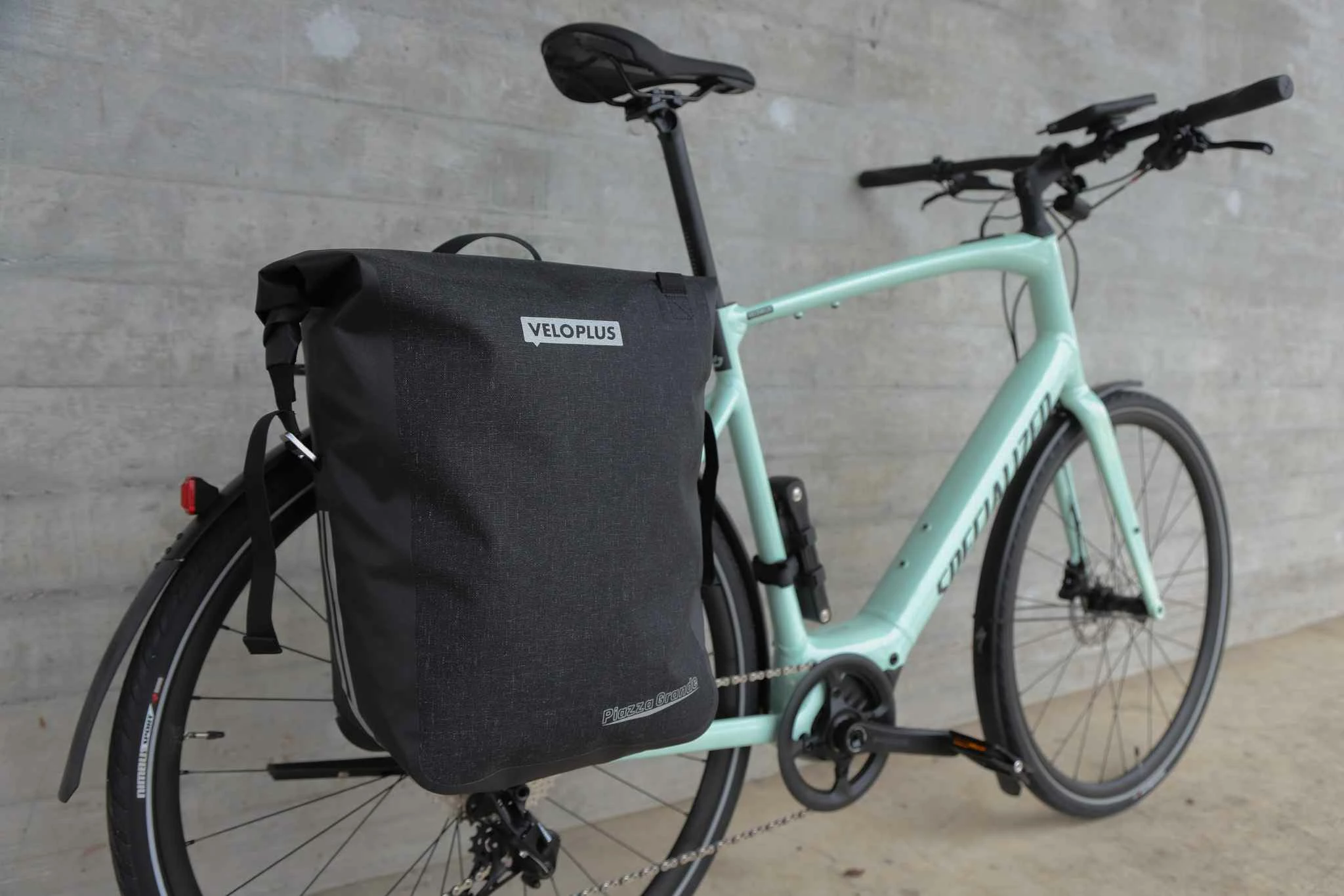 PIAZZA GRANDE Hinterradtasche (Single), Grau Schwarz Von VELOPLUS SWISS DESIGN 9 PIAZZA GRANDE Hinterradtasche (Single), Grau Schwarz Von VELOPLUS SWISS DESIGN – Bild 7