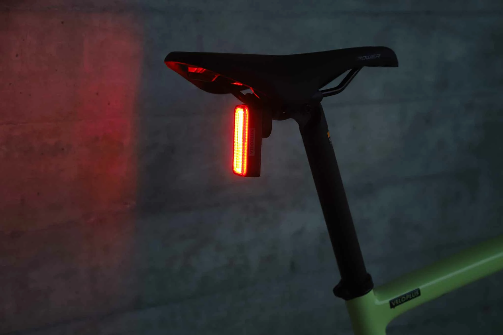 SICHTBAR PRO Rücklicht 60 Lumen, Schwarz Von VELOPLUS SWISS DESIGN 6 SICHTBAR PRO Rücklicht 60 Lumen, Schwarz Von VELOPLUS SWISS DESIGN – Bild 4